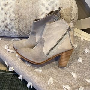 Like new! Super cute & unique Diba True boots!